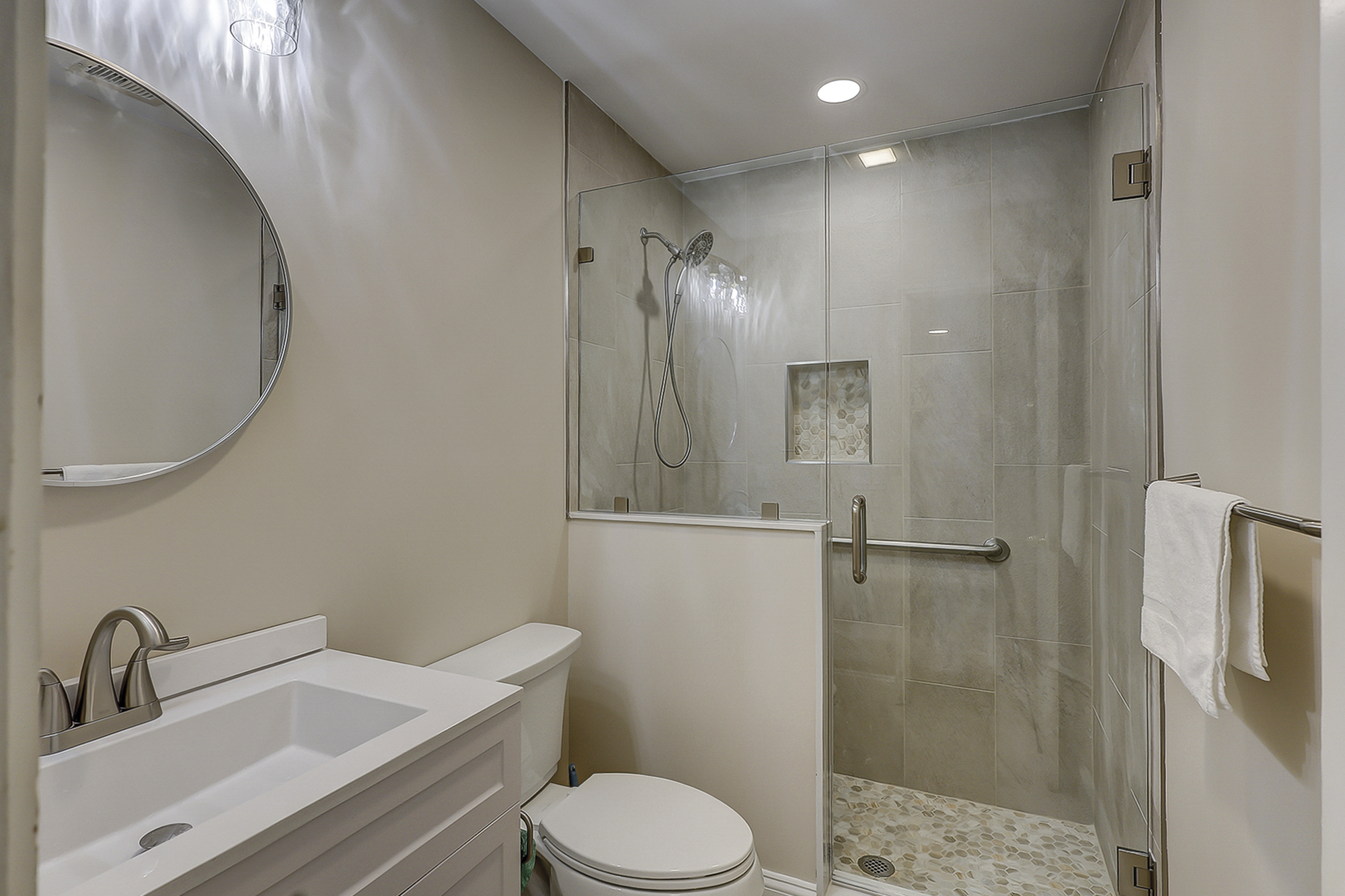 1st Floor Full Bathroom