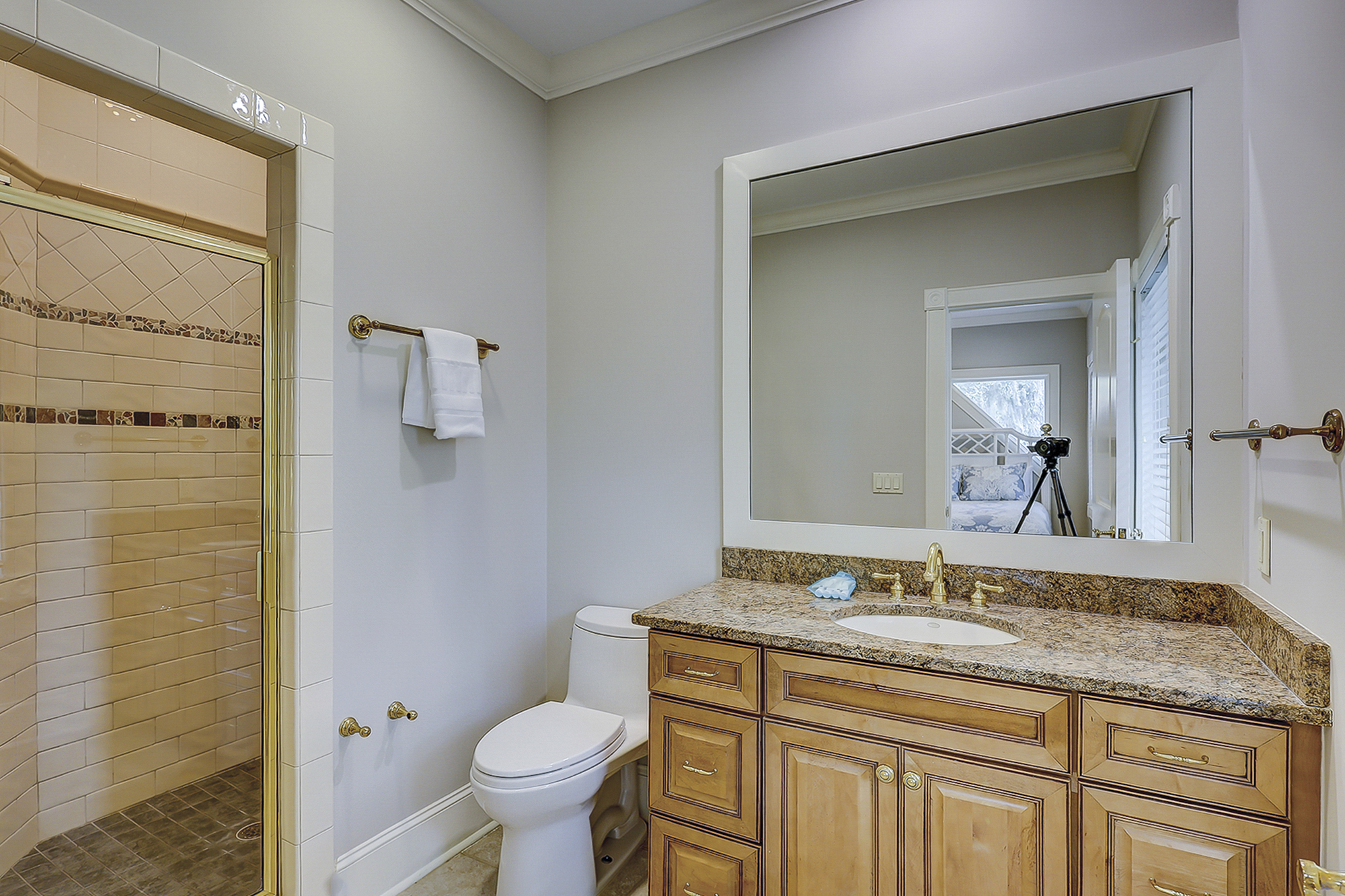 Guest Suite Full Bathroom