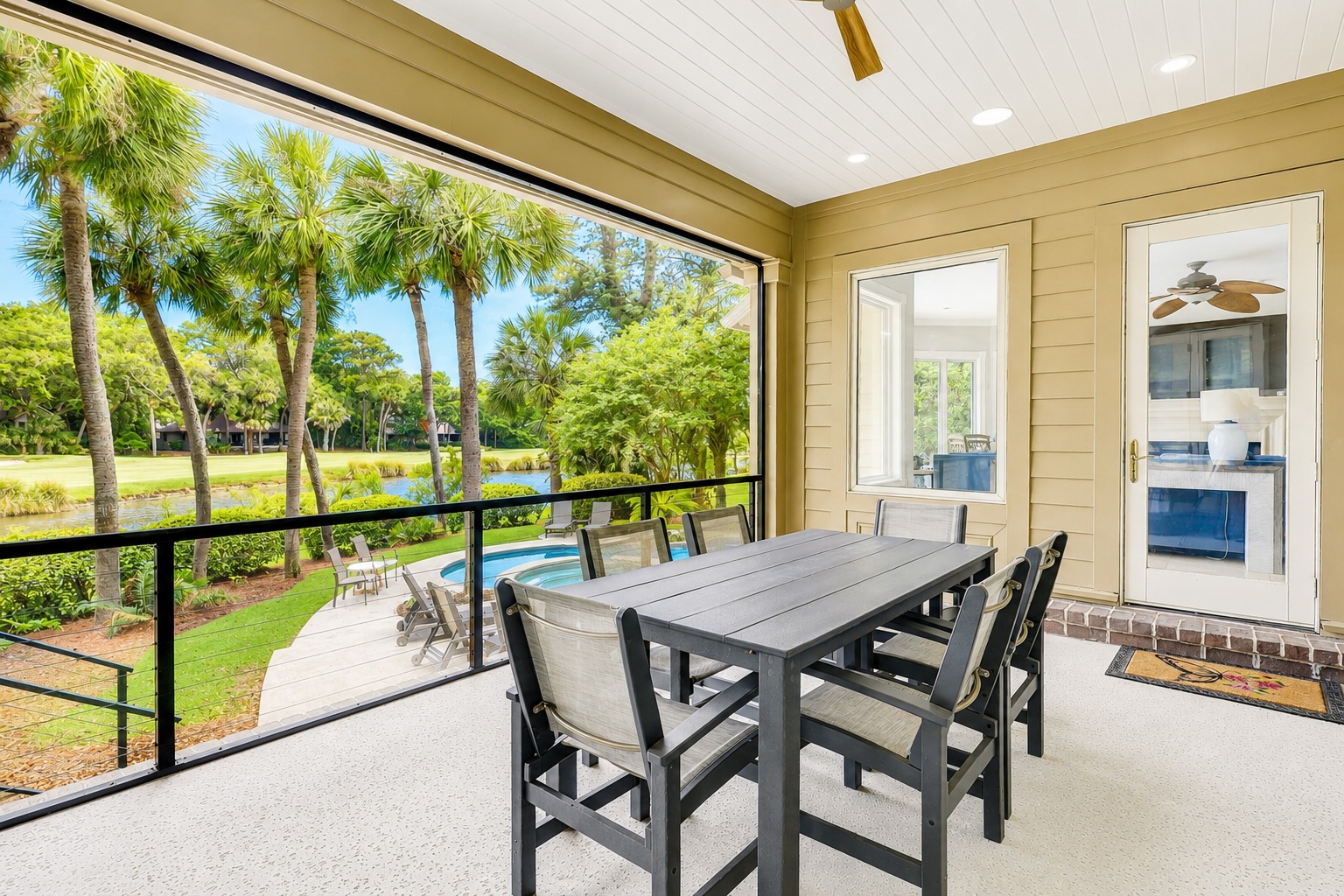 Screened-in-Porch