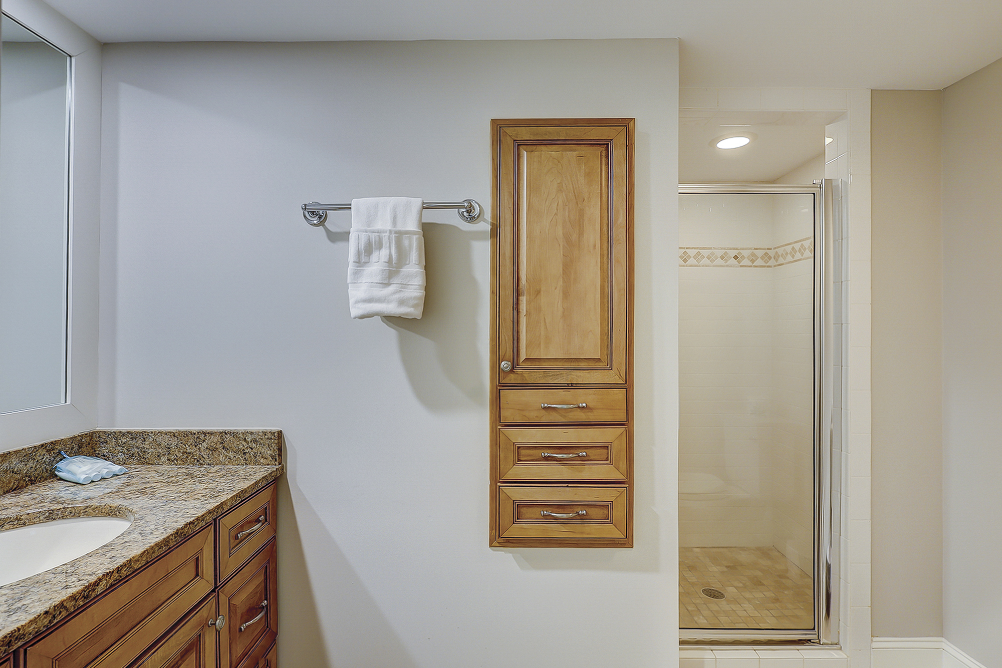 King Suite Full Bathroom