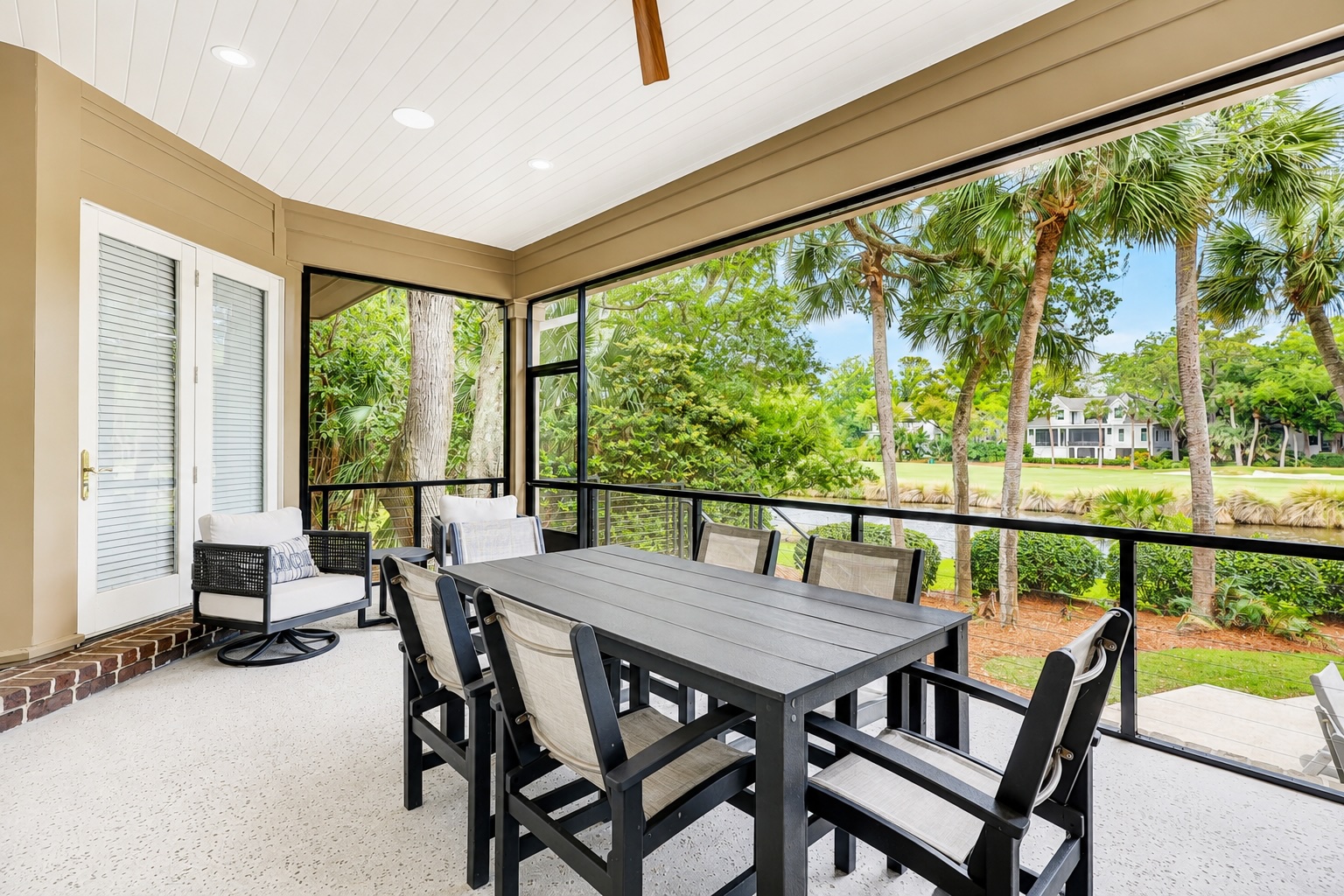 Screened-in-Porch