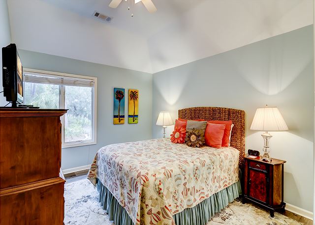 2nd Floor Queen Suite