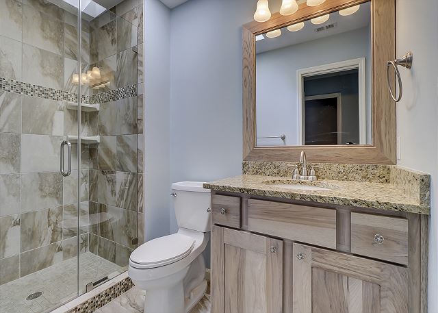 1st Floor King Suite Full Bathroom