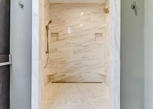 3rd Floor King Suite Full Bathroom