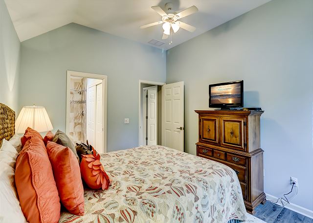 2nd Floor Queen Suite