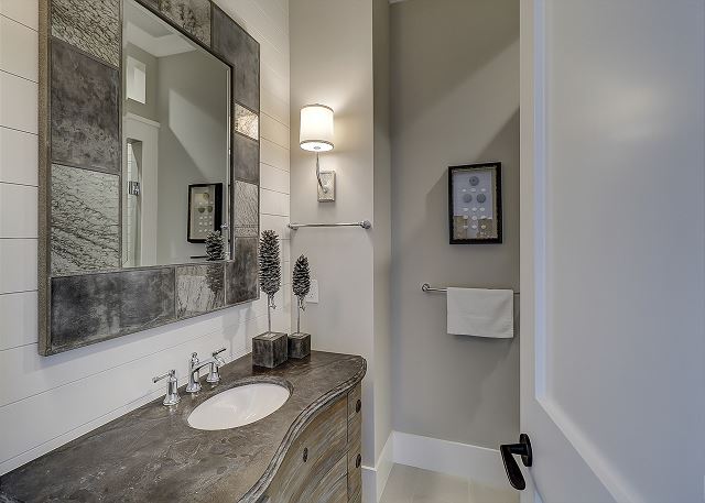 Den Full Bathroom
