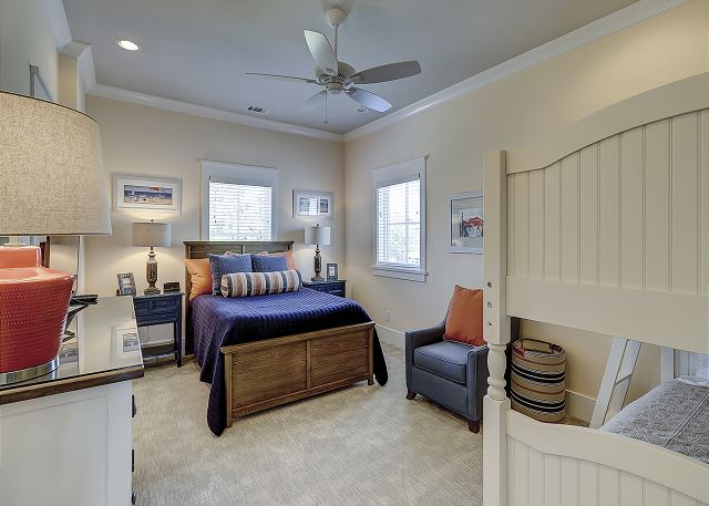 2nd Floor Guest Suite - 1 King, 1 Twin over Full Bunk