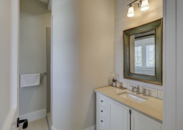 2nd Floor Guest Suite Full Bathroom