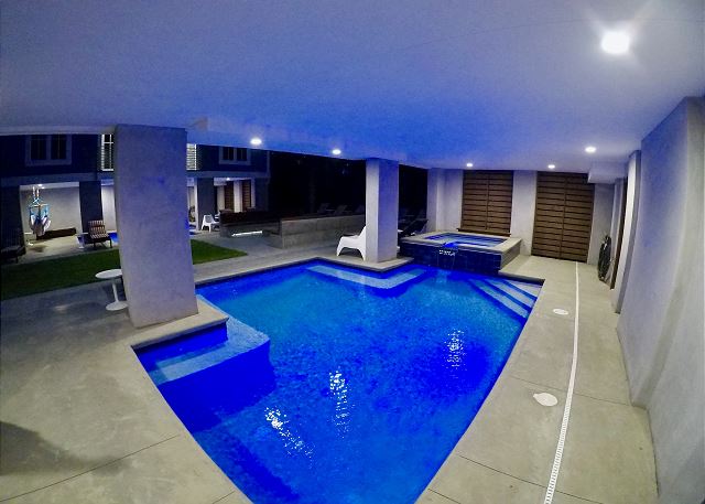 Pool/Hammocks