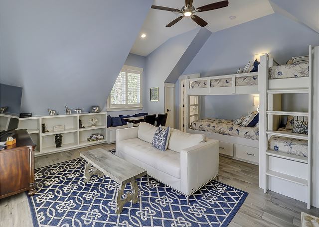 2nd Floor Bunk Suite - 4 Twins