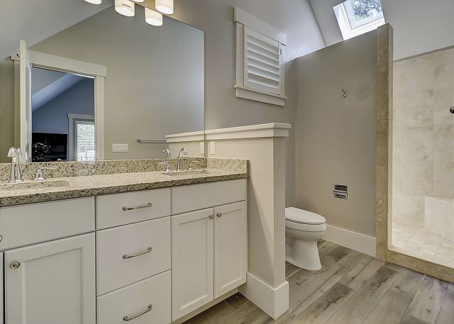 2nd Floor Bunk Suite Full Bathroom