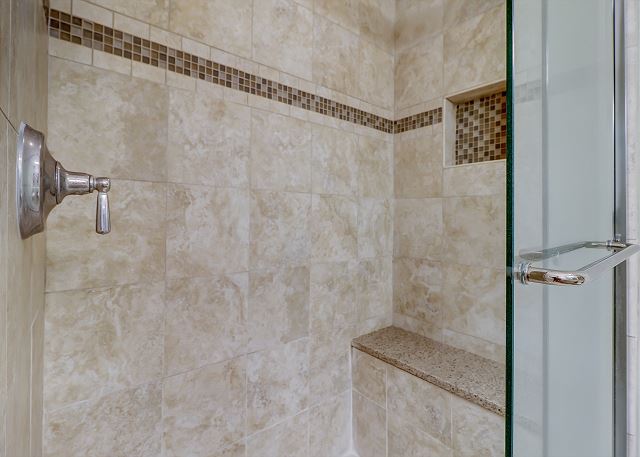 King Suite Full Bathroom