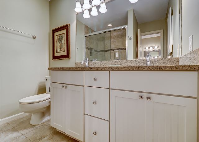 King Suite Full Bathroom