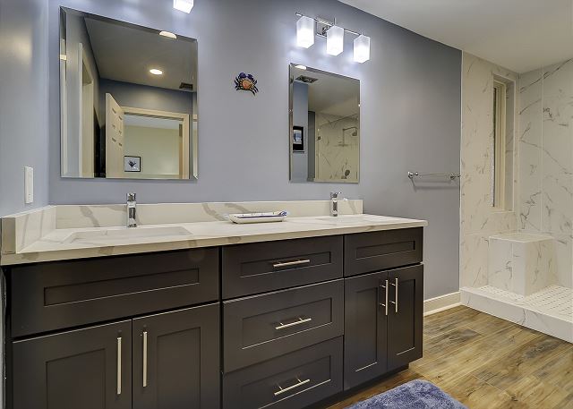 King Suite Full Bathroom