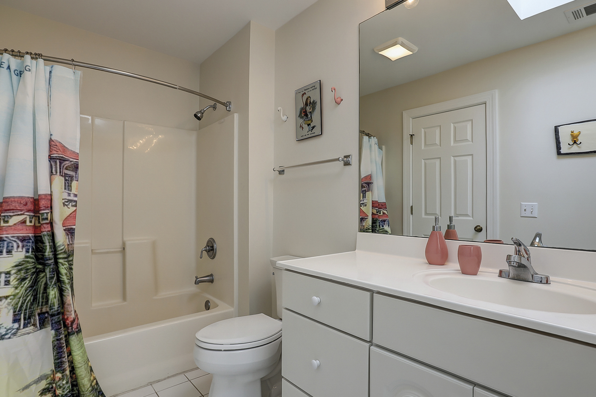 Guest Suite Full Bathroom