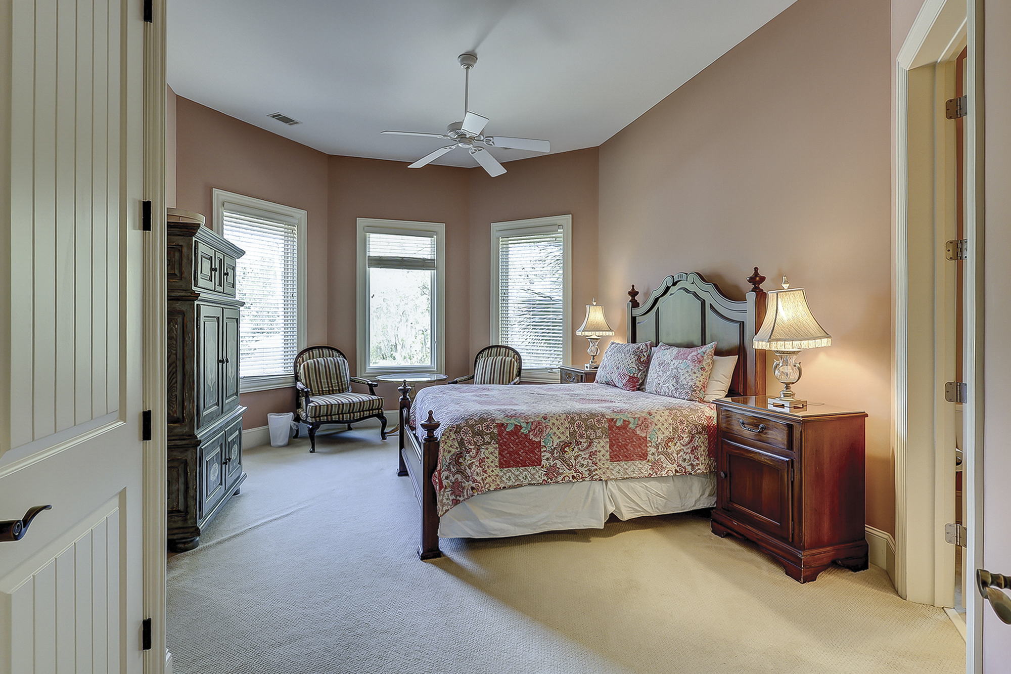 19 Pelican | Photo 27