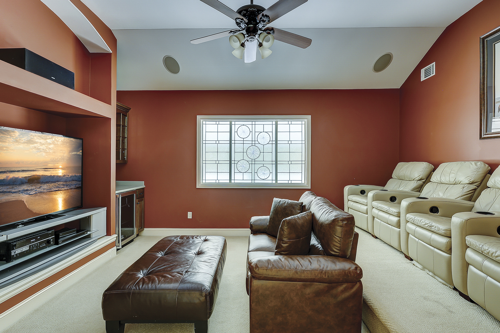 19 Pelican | Photo 40