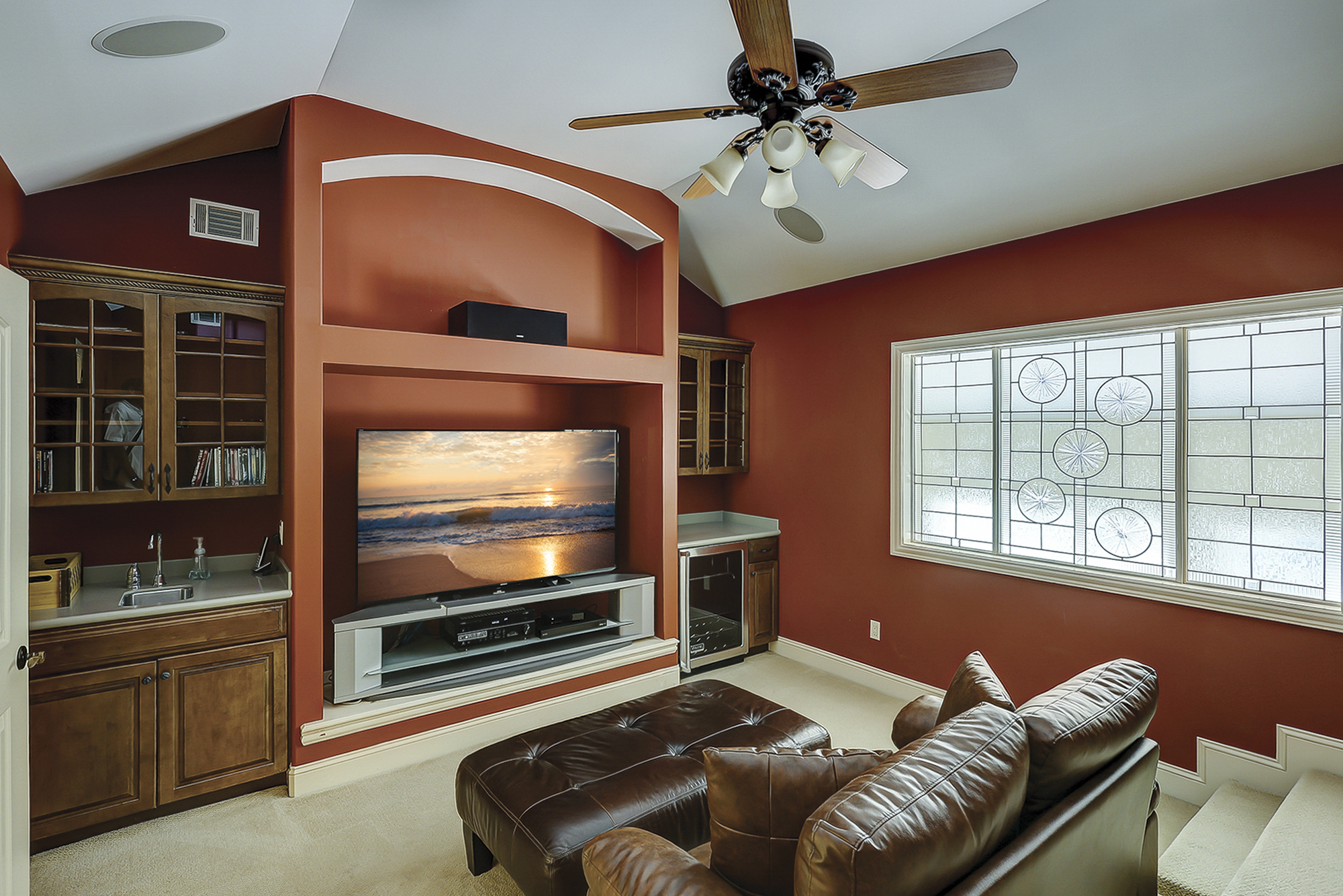 19 Pelican | Photo 41