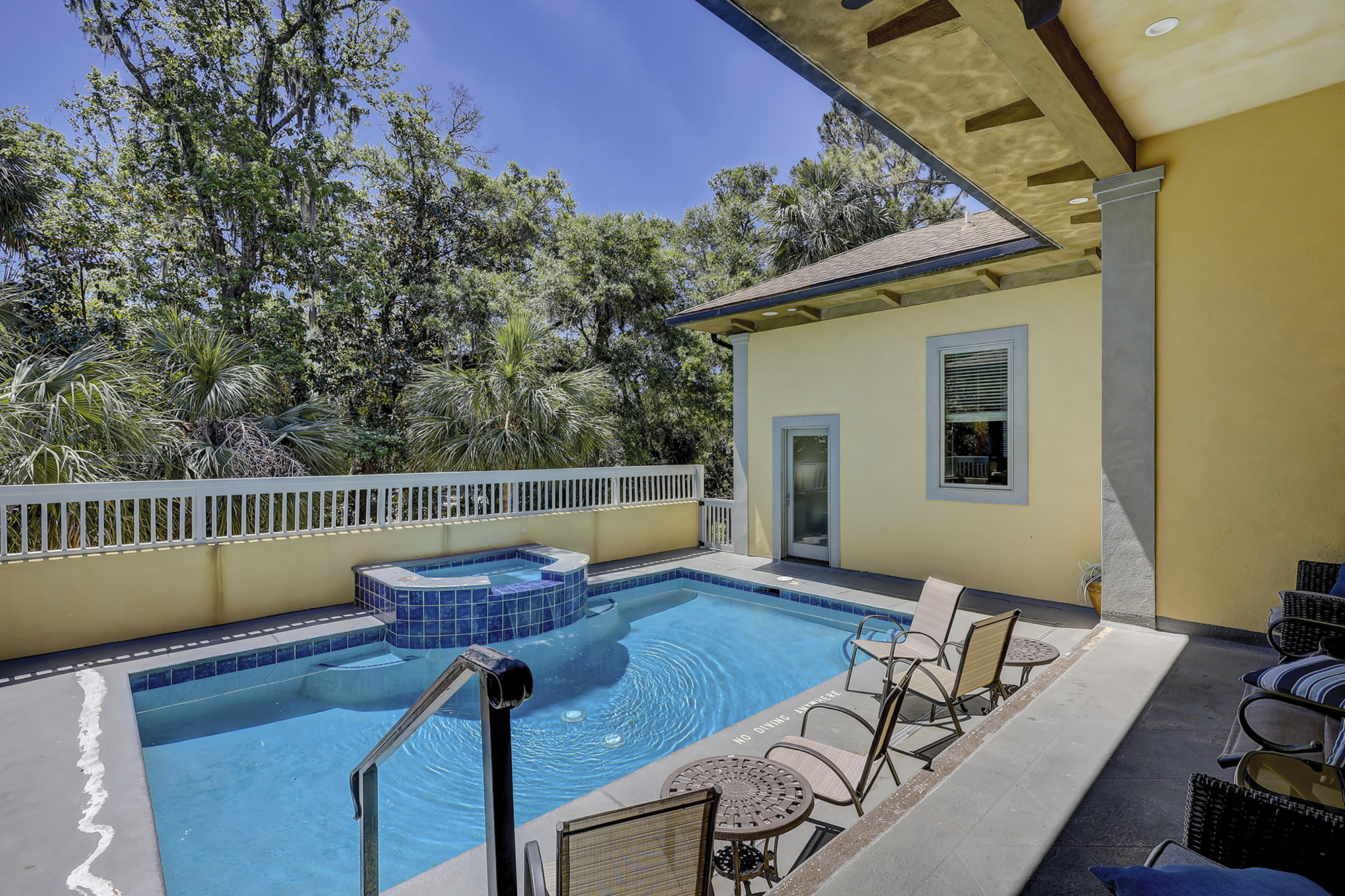 19 Pelican | Photo 4