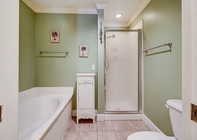 King Suite Full Bathroom