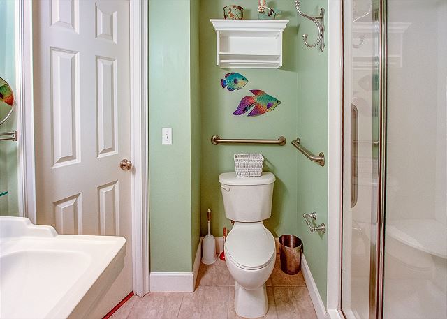 Guest Suite Full Bathroom
