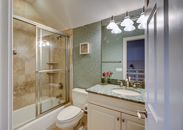 3rd Floor Guest Suite Full Bathroom