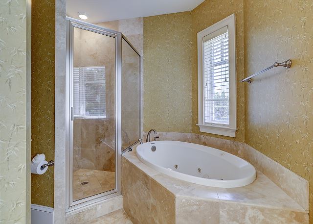 1st Floor King Suite Full Bathroom