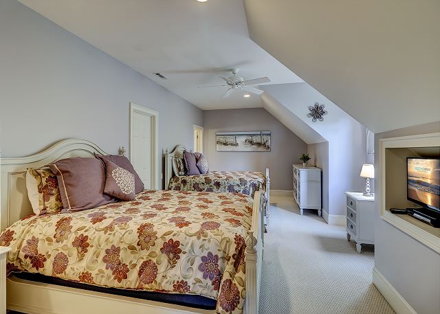 3rd Floor Guest Suite - 2 Queens