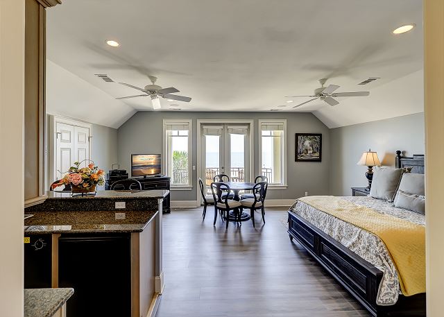 3rd Floor King Suite