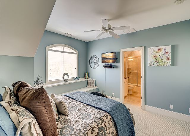 3rd Floor Queen Suite
