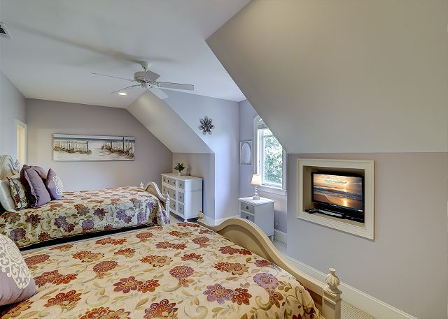 3rd Floor Guest Suite - 2 Queen