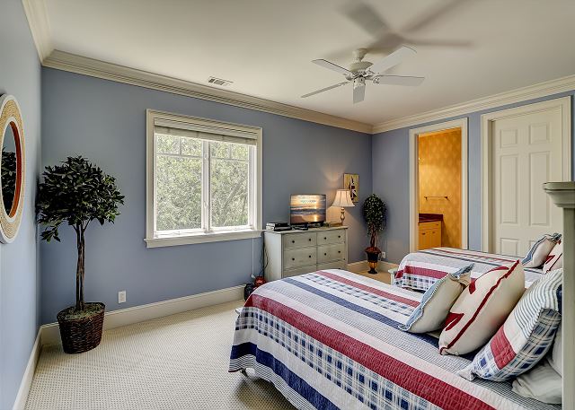 2nd Floor Guest Bedroom - 2 Twins