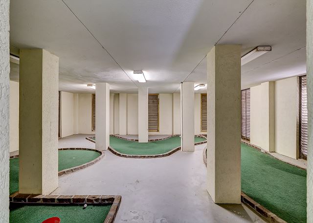 Garage Mini Golf