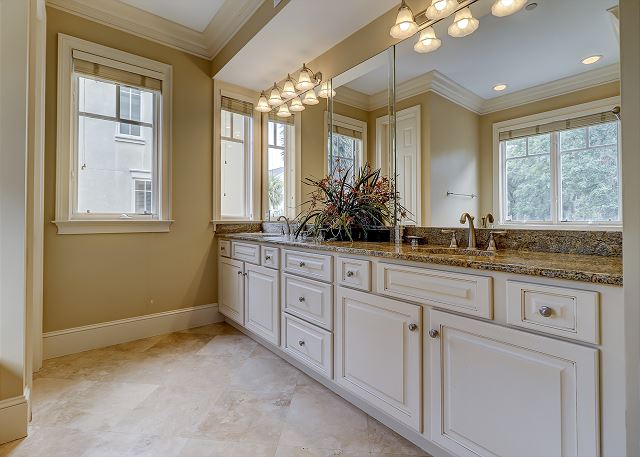 1st Floor King Suite