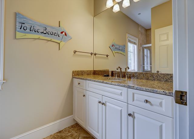 3rd Floor Guest Suite Full Bathroom