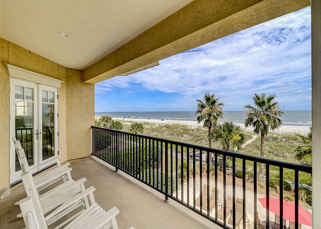 2nd Floor King Suite Patio & View