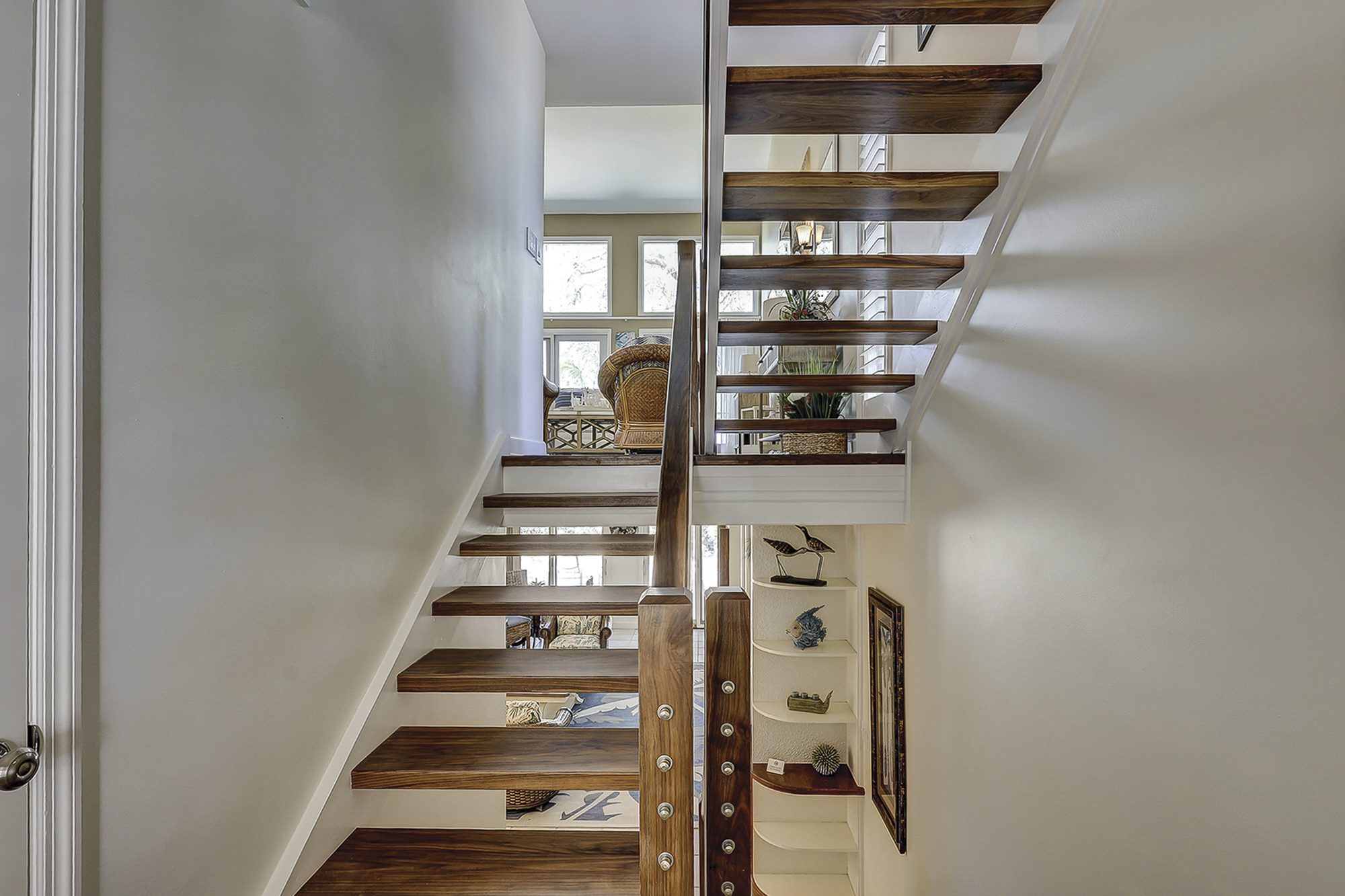 Going To Main Level/Floor
