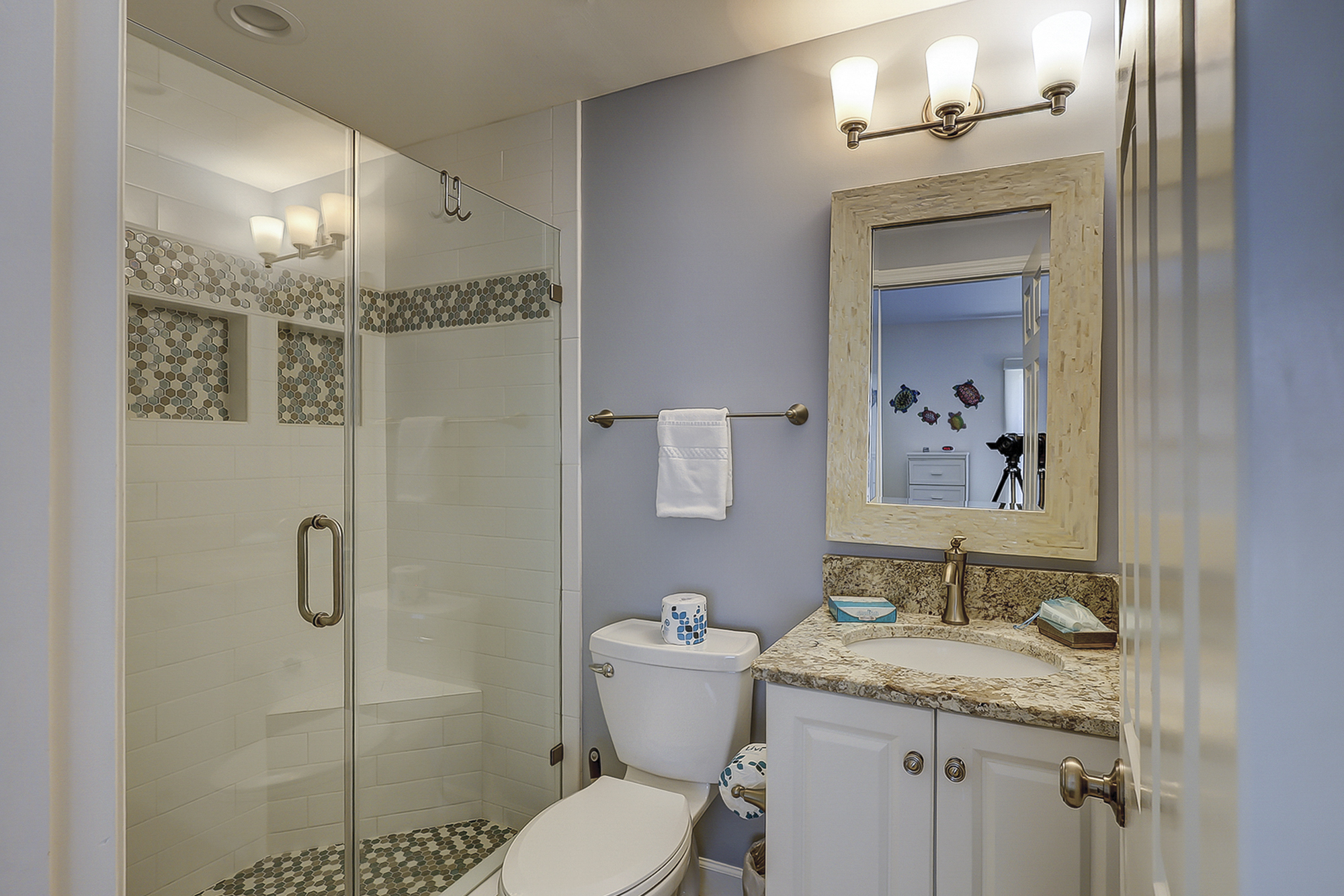 Mid Level Guest Suite Full Bathroom