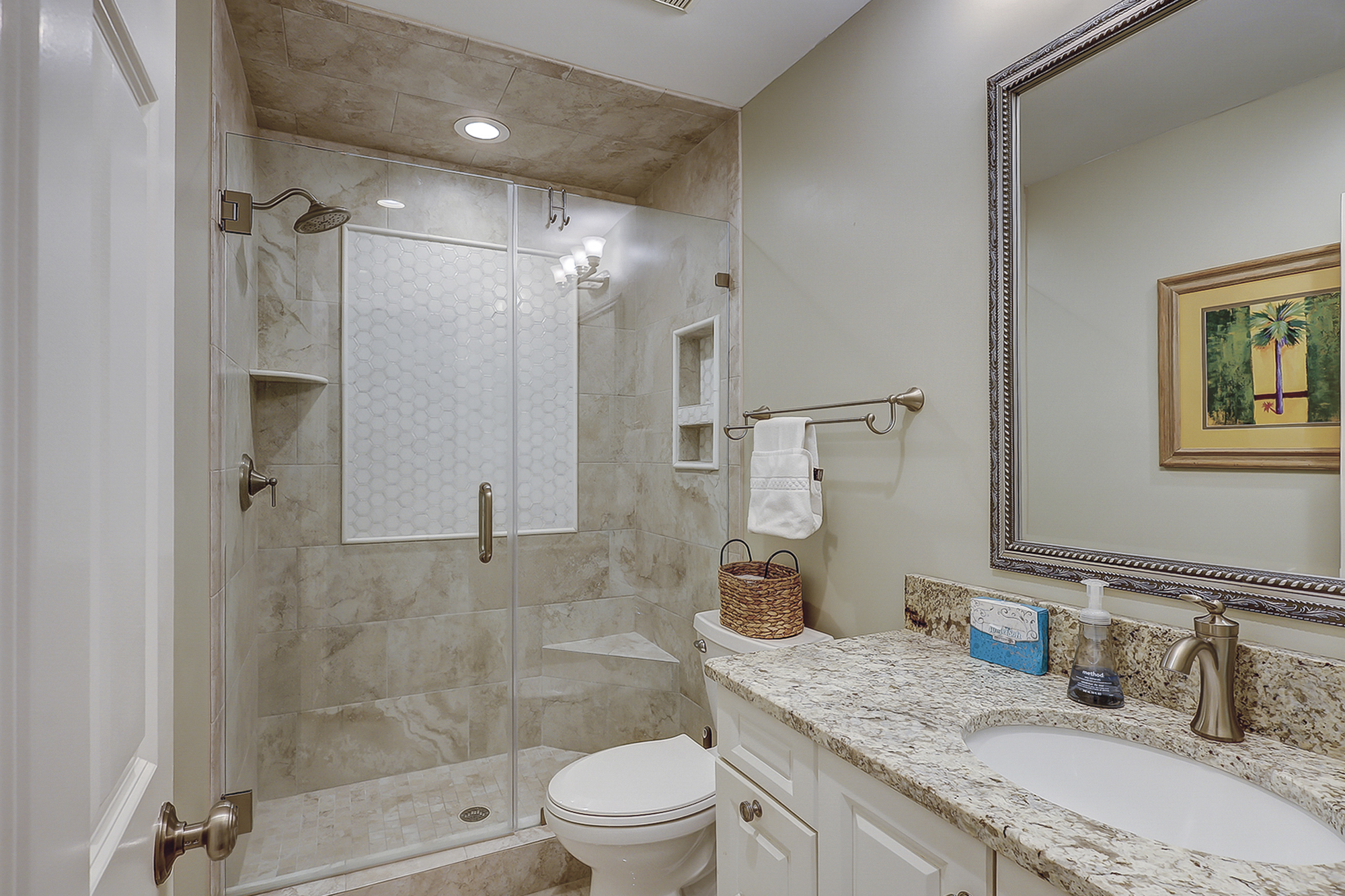 3rd Floor King Suite Full Bathroom