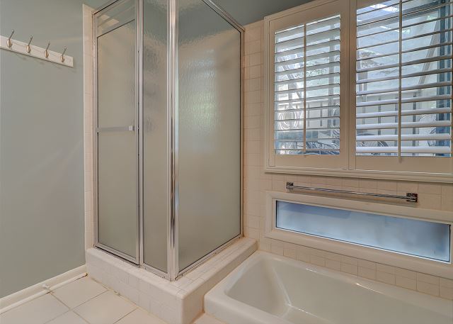 King Suite Full Bathroom