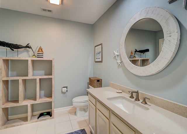 King Suite Full Bathroom