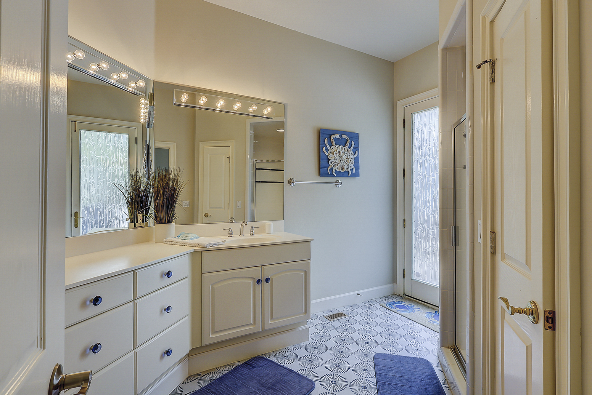 King Suite Full Bathroom