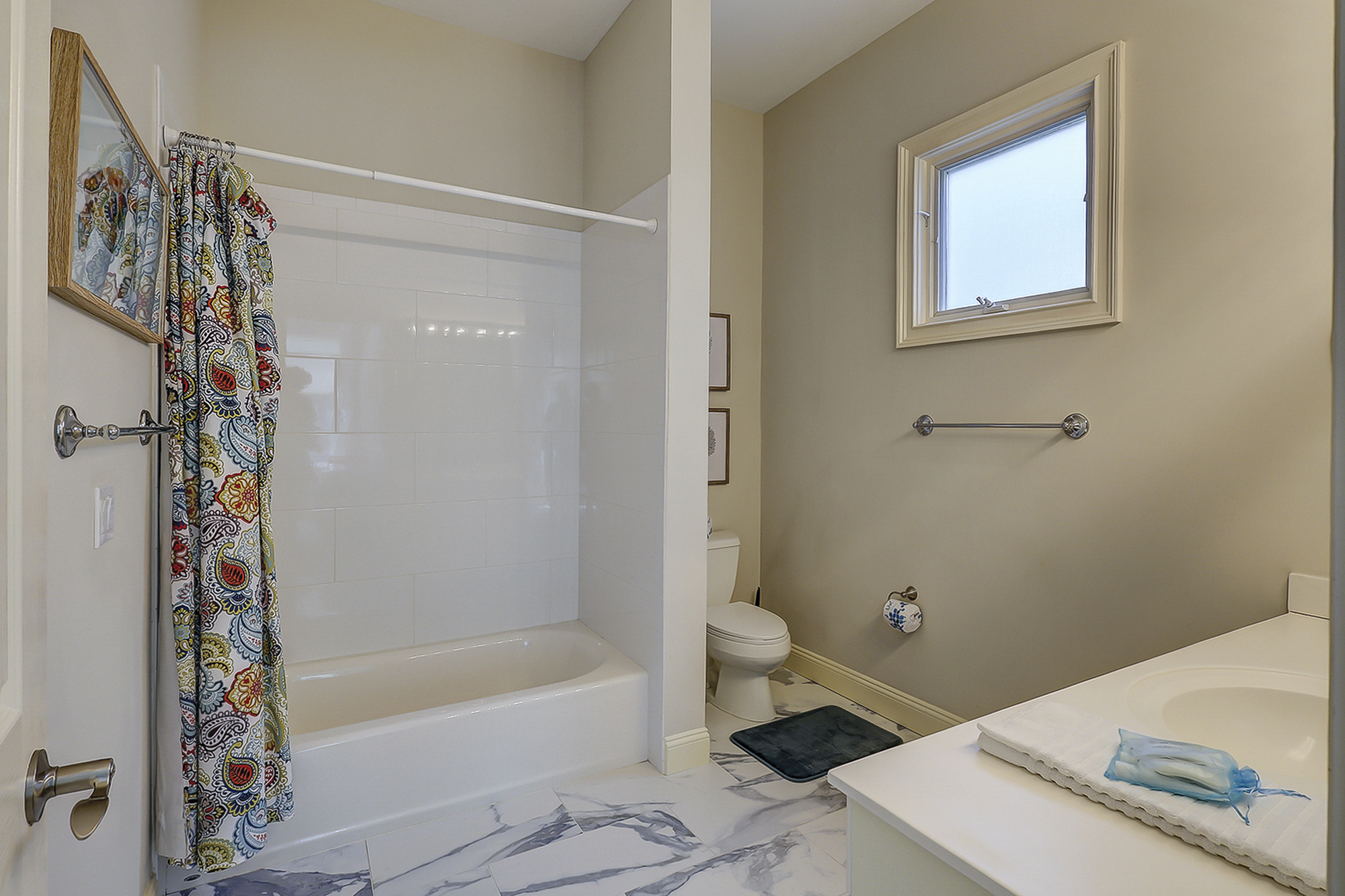 Guest Suite Full Bathroom