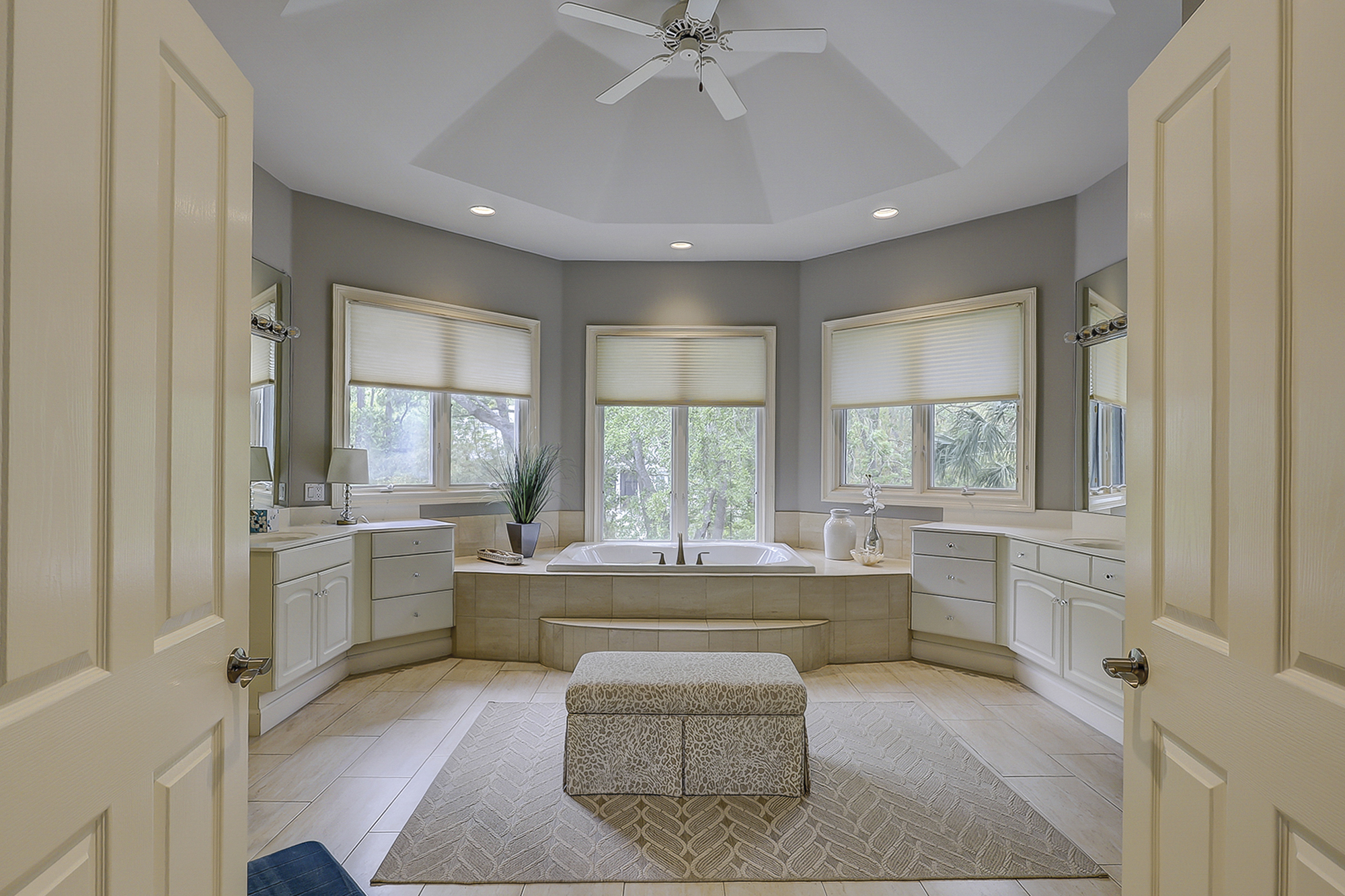 King Suite Full Bathroom