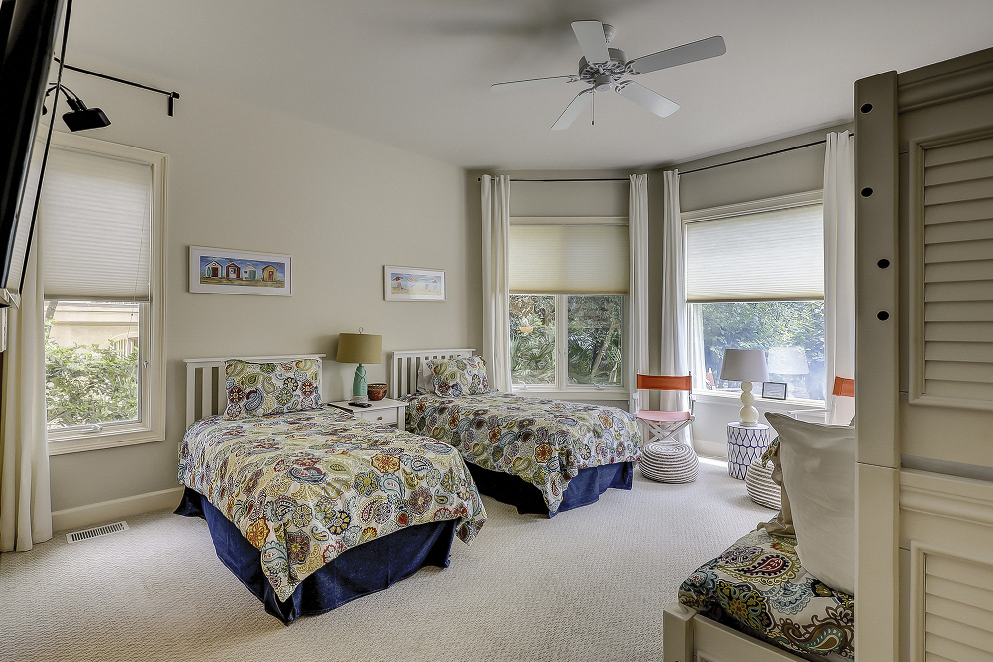 Guest Suite - 1 Queen, 3 Twins - Sleeps 5