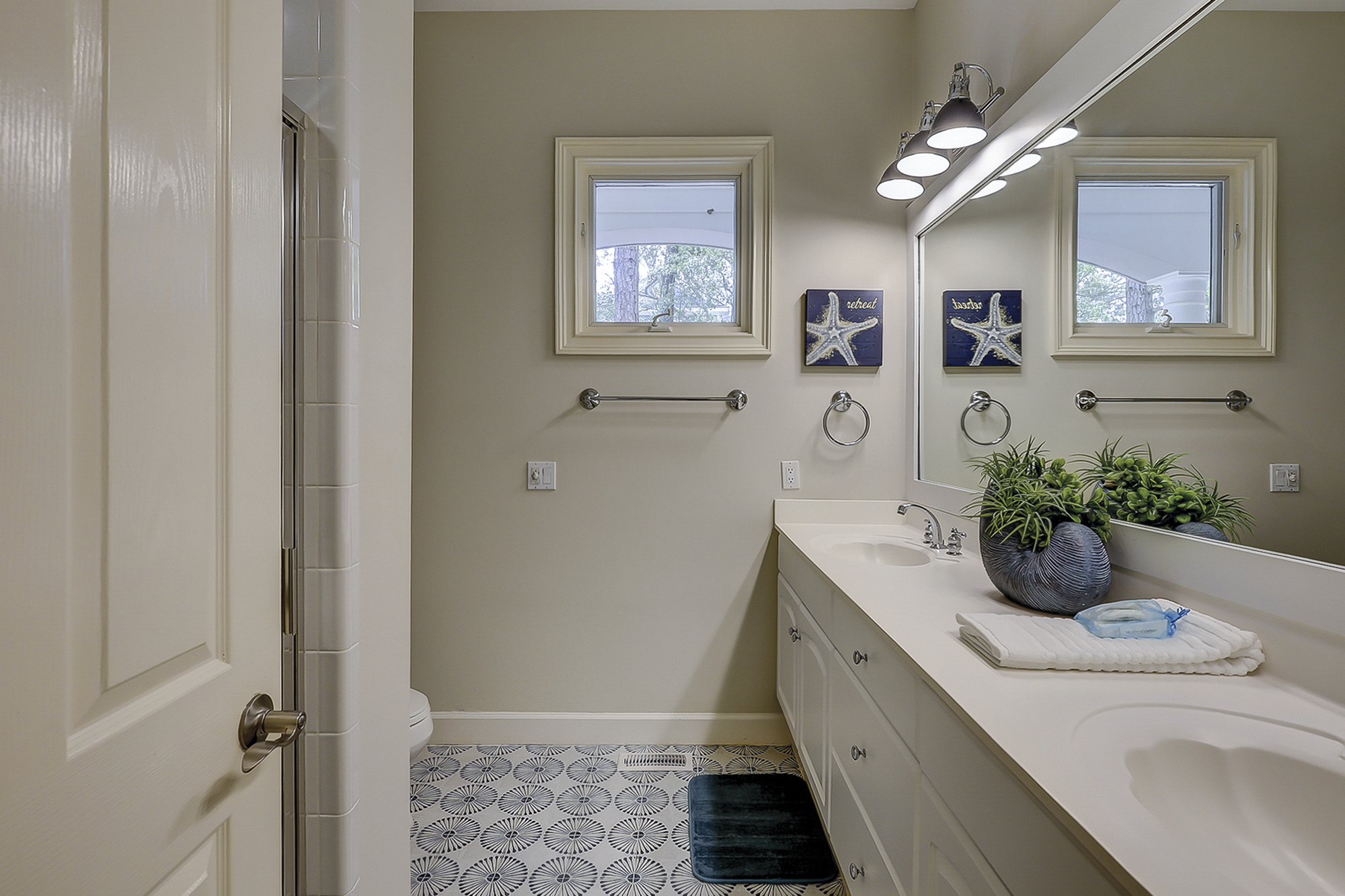 Guest Suite Full Bathroom