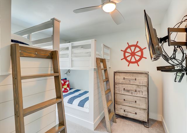 2nd Floor Bunk Bedroom - 4 Twins