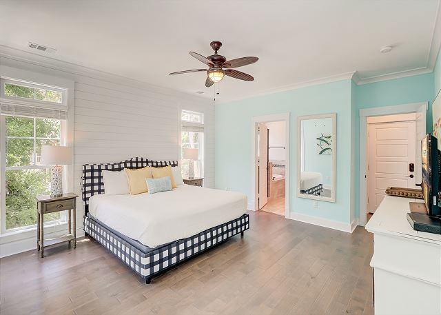 1st Floor King Suite