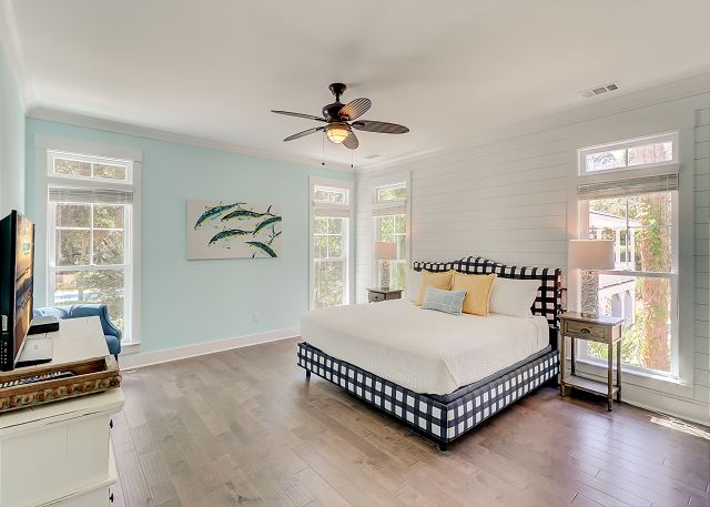 1st Floor King Suite