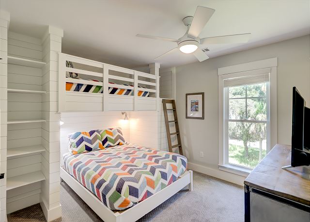 2nd Floor Guest Suite - 1 Twin over 1 Queen Bunks